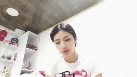 giovanna_oliveria online show from April 27, 2026, 10:30 pm