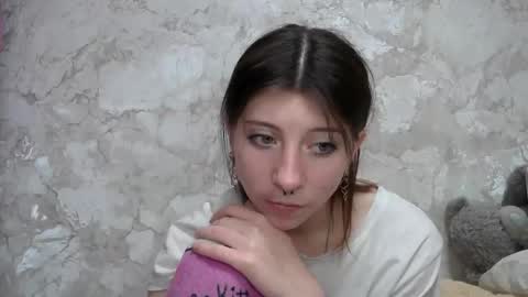 girl_cute007 online show from April 17, 2026, 9:18 pm