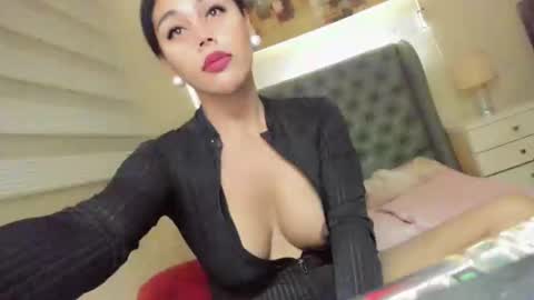 urGIRL online show from December 29, 2024, 7:43 pm