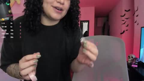 girl_inline online show from October 15, 2025, 2:55 am