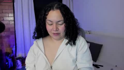 girl_inline online show from November 21, 2025, 11:36 pm