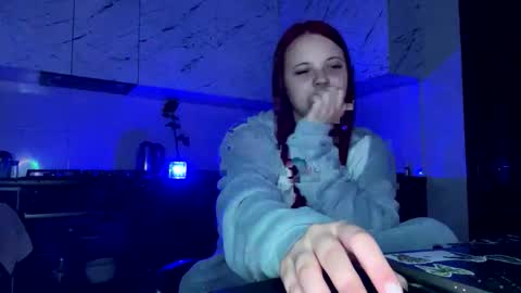 girl_shy07 online show from April 16, 2026, 9:39 pm