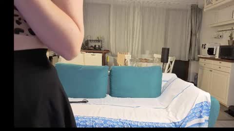 Girlfriend online show from November 2, 2025, 3:58 pm