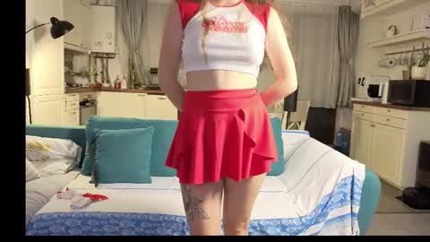 Girlfriend online show from December 1, 2025, 3:17 pm