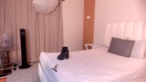 girlpinkxx online show from June 8, 2026, 3:51 am