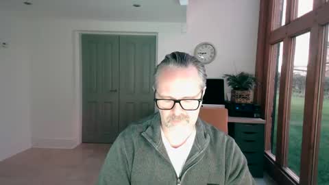 girlsandbikes online show from December 30, 2024, 4:08 pm