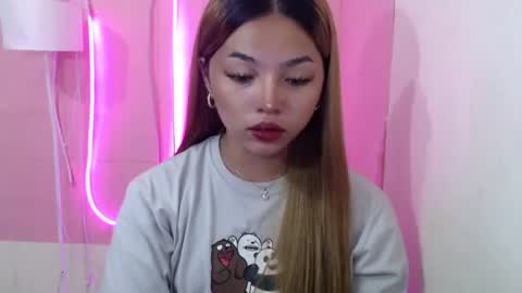 Rhaine online show from March 2, 2025, 5:44 am