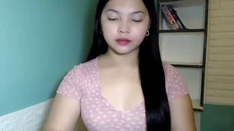 Rhaine online show from November 28, 2025, 7:16 pm