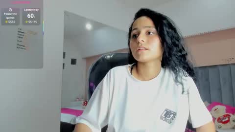 GISELLE ROLDAN online show from November 15, 2025, 8:27 pm