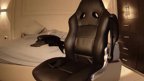 giyu online show from December 13, 2025, 7:53 pm