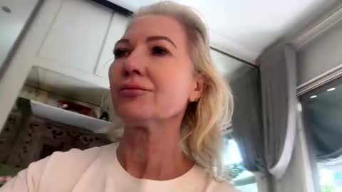 Snapshot of gl1tter_barbie chatting on April 28, 2026, 7:46 am Gl1tter Barbie online show from April 28, 2026, 7:46 am