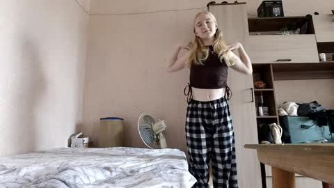 Laura online show from April 9, 2026, 7:14 am
