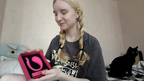 Laura online show from April 22, 2026, 8:06 am