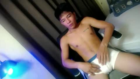 glenndou_daxs online show from September 12, 2025, 10:37 am