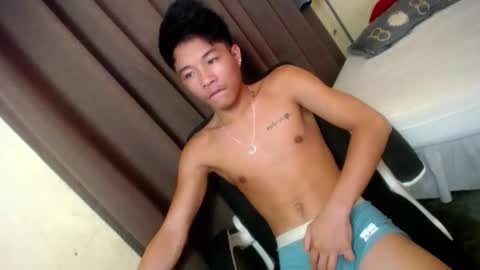 glenndou_daxs online show from October 12, 2025, 11:37 pm