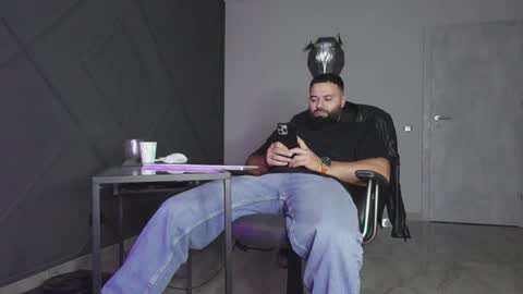 Matthew .. for short call me Matt online show from November 9, 2025, 4:33 am