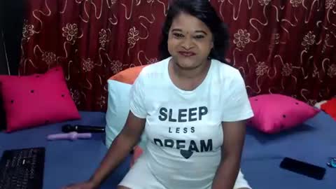 glitter candy online show from November 23, 2025, 9:42 am