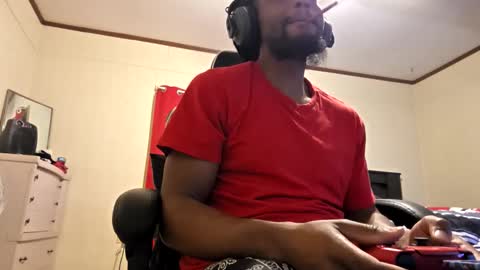 glomightyj online show from May 2, 2026, 5:01 am