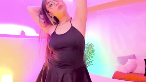 Mimi online show from November 15, 2025, 7:21 pm