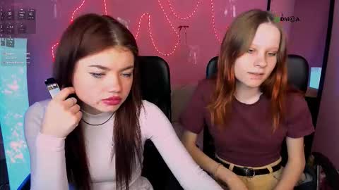 gloria_flower_ online show from March 13, 2026, 1:29 pm