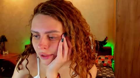 Gloria Wood online show from December 18, 2024, 4:28 pm