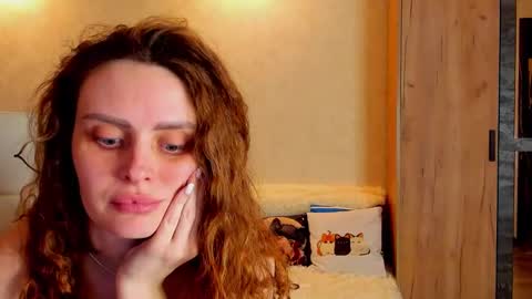 Gloria Wood online show from February 19, 2025, 8:20 pm