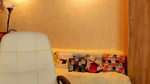 Gloria Wood online show from March 8, 2025, 9:40 pm