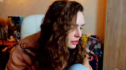 Gloria Wood online show from December 17, 2025, 6:47 pm