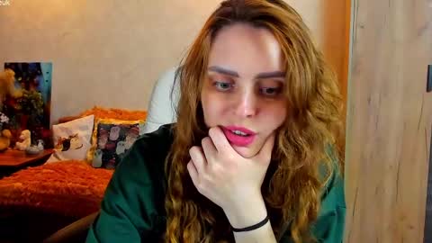 Gloria Wood online show from April 17, 2026, 7:28 pm