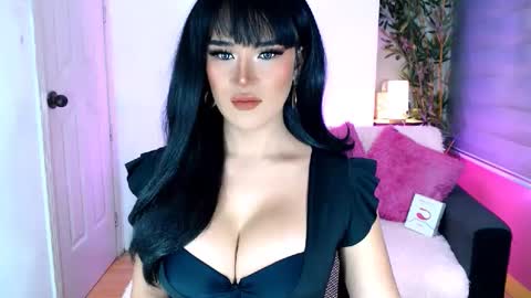 Snapshot of gloriousslutshay chatting on December 4, 2024, 7:01 pm shy online show from December 4, 2024, 7:01 pm