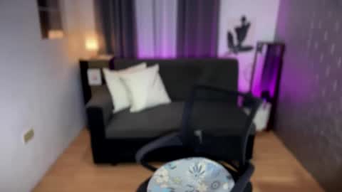 Snapshot of gloriousslutshay chatting on September 19, 2025, 5:09 am shy online show from September 19, 2025, 5:09 am