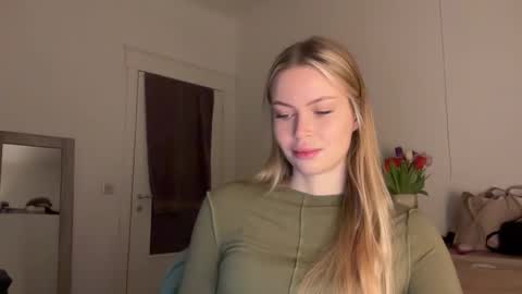 glow_angel online show from January 28, 2025, 6:28 pm