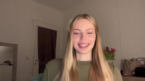 glow_angel online show from January 28, 2025, 9:29 pm