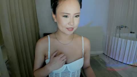 Snapshot of gloweme chatting on June 5, 2026, 6:24 pm Mila online show from June 5, 2026, 6:24 pm
