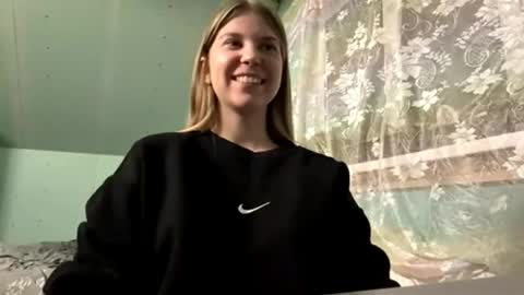 glyndabrierre online show from April 12, 2026, 5:18 pm