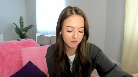 Lina online show from February 15, 2026, 8:35 am