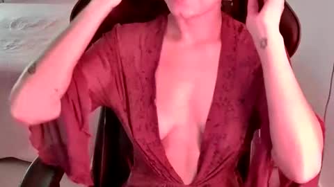 Snapshot of goddess_artemis_ chatting on June 8, 2026, 12:25 am Fauna online show from June 8, 2026, 12:25 am