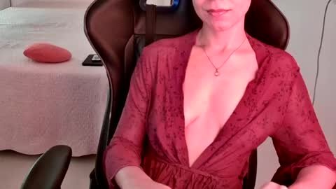 Snapshot of goddess_artemis_ chatting on June 12, 2026, 12:53 am Fauna online show from June 12, 2026, 12:53 am
