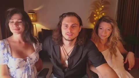   330 UTC2 girls   online show from February 21, 2025, 2:50 am