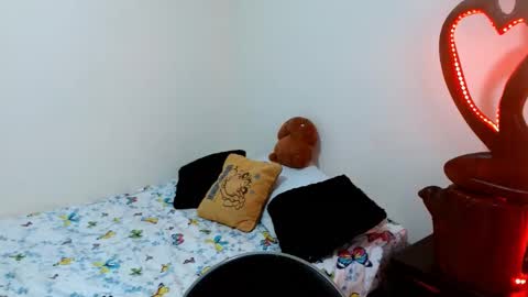  Naih Reyes online show from December 16, 2024, 1:42 am