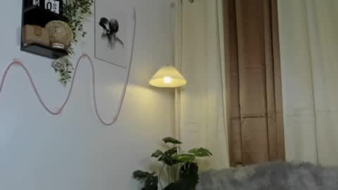 Kyla and Nian online show from April 22, 2026, 5:32 am