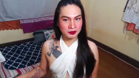 QUEEN JANE online show from January 7, 2025, 4:27 pm