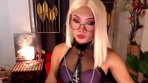 Snapshot of goddessquinnie chatting on December 6, 2024, 2:57 am quinnie online show from December 6, 2024, 2:57 am