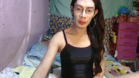 Snapshot of goddesssonyaxxx chatting on January 2, 2025, 4:09 am KENNY DOLL online show from January 2, 2025, 4:09 am