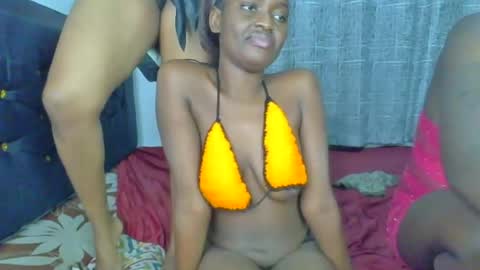 Snapshot of godess_lunah chatting on June 19, 2026, 9:29 pm godess_lunah online show from June 19, 2026, 9:29 pm