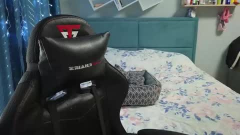 Golden boyyy21 online show from February 1, 2026, 4:05 pm