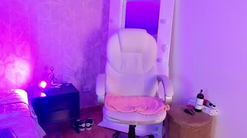 golden_muse online show from April 24, 2026, 4:26 am