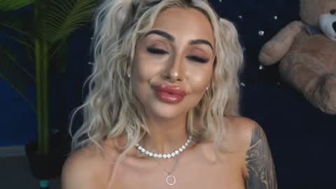 GoldenAmberX online show from January 19, 2025, 9:01 am