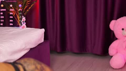 GoldenAmberX online show from March 10, 2025, 8:01 pm