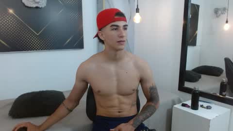 Snapshot of goldendesirex_ chatting on April 10, 2026, 7:51 pm online show from April 10, 2026, 7:51 pm